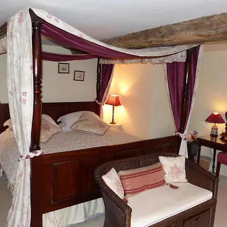 Mill Close 5*