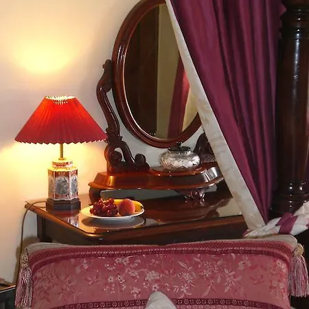 Mill Close 5*